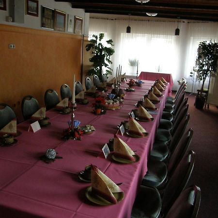 Ka&Ka Hotel Garni Варсов Экстерьер фото
